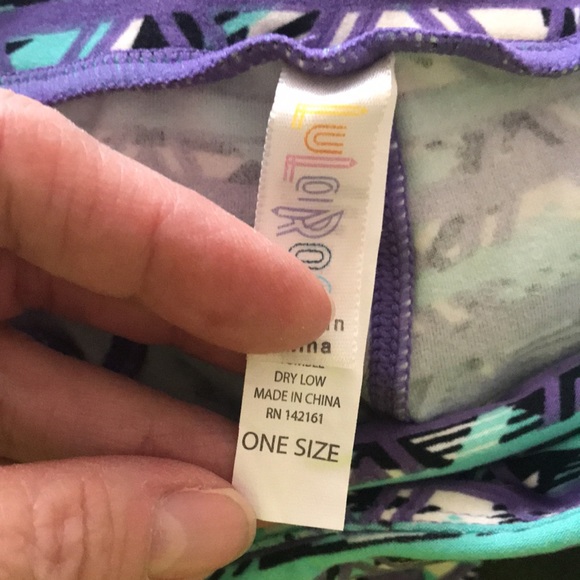 LulaRoe Abstract Linear Geometric Print LEGGINGS *One Size* - Picture 7 of 8